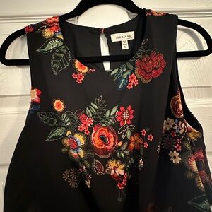 Black and floral tank - Size L